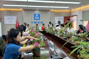 马龙谈约基奇炸裂表现：还能说什么呢 我很高兴他穿着掘金的队服