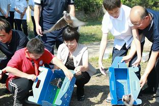 又一纪录！切特本赛季至少进100三分且100扣篮 近28年新秀首人